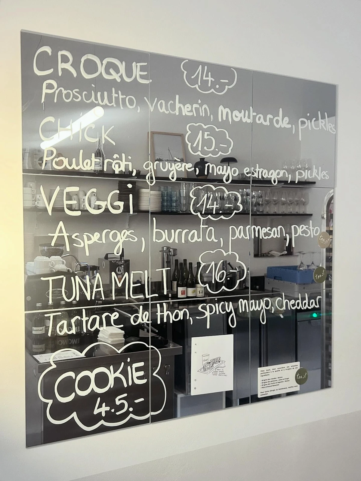 Tableau du menu manuscrit : croque, chick, veggi, tuna melt, cookie